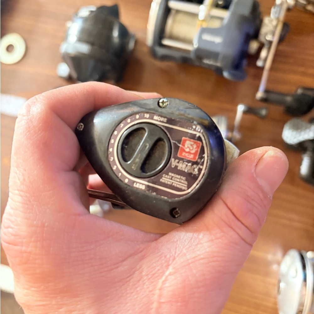 Assorted Fishing Reels Collection - Picture 4 of 13